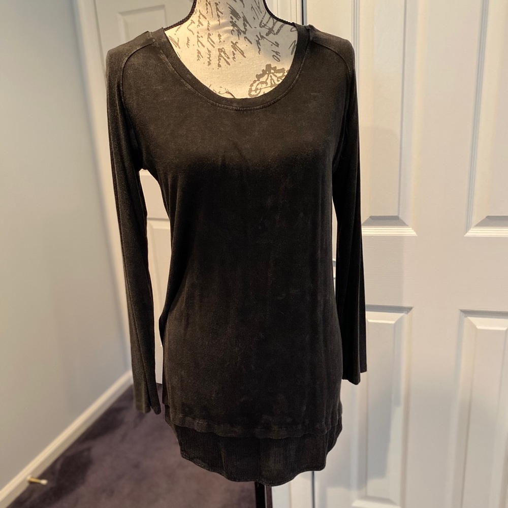 Women's Boutique Brand Anama Distressed Top M EUC